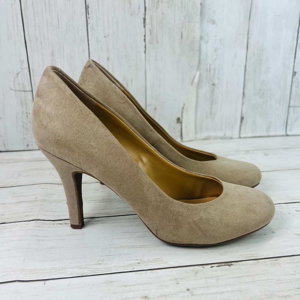 Kelly & katie Isabel Faux Suede Round Toe Size 6.5 M Women's Heel Shoes Tapue
